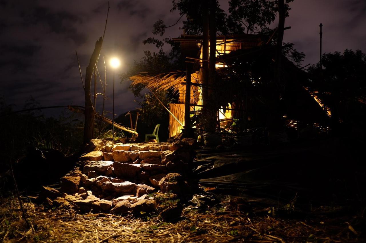 ホテル Royal Mountain Hut Ratchaburi エクステリア 写真