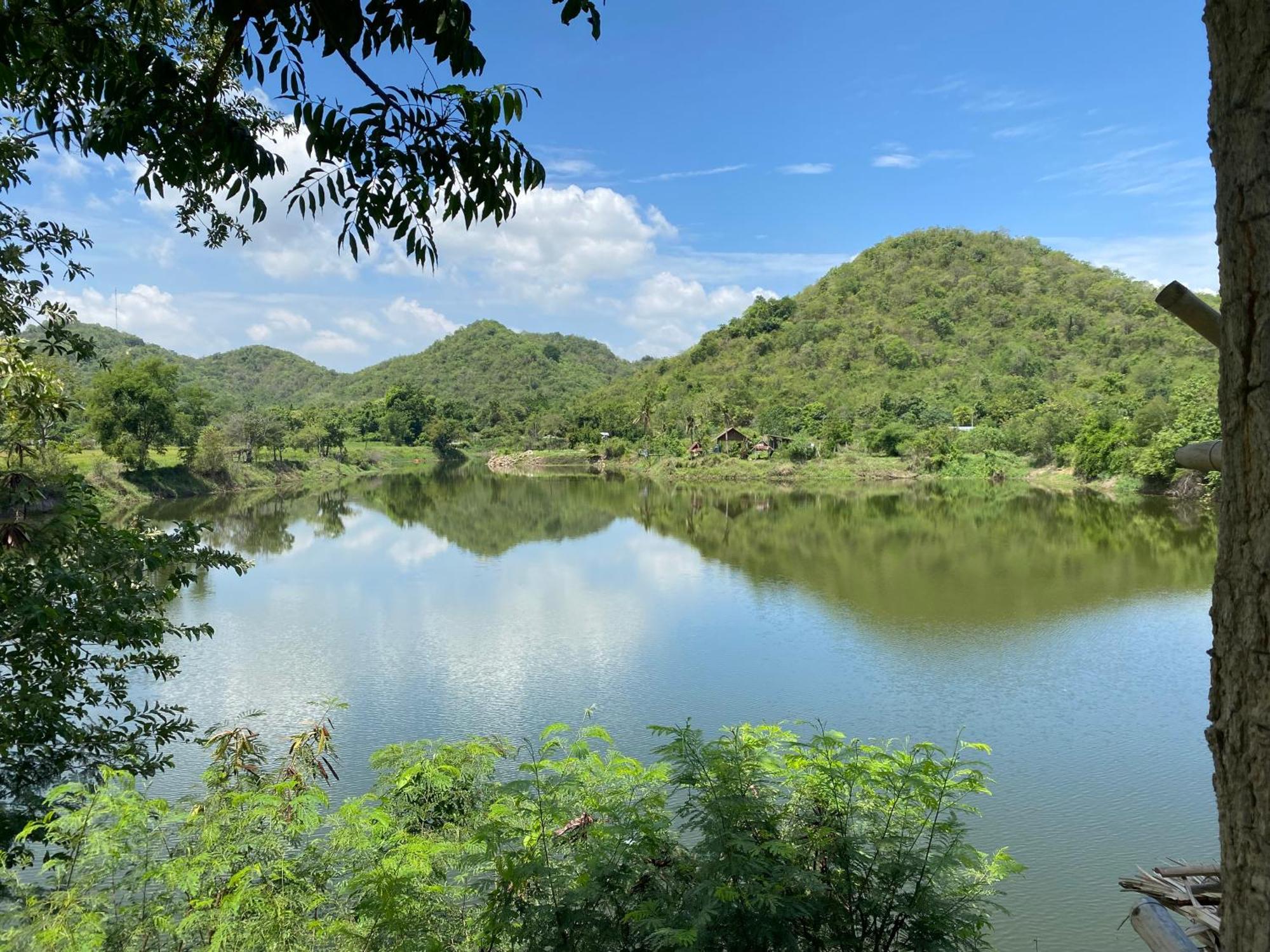 ホテル Royal Mountain Hut Ratchaburi エクステリア 写真
