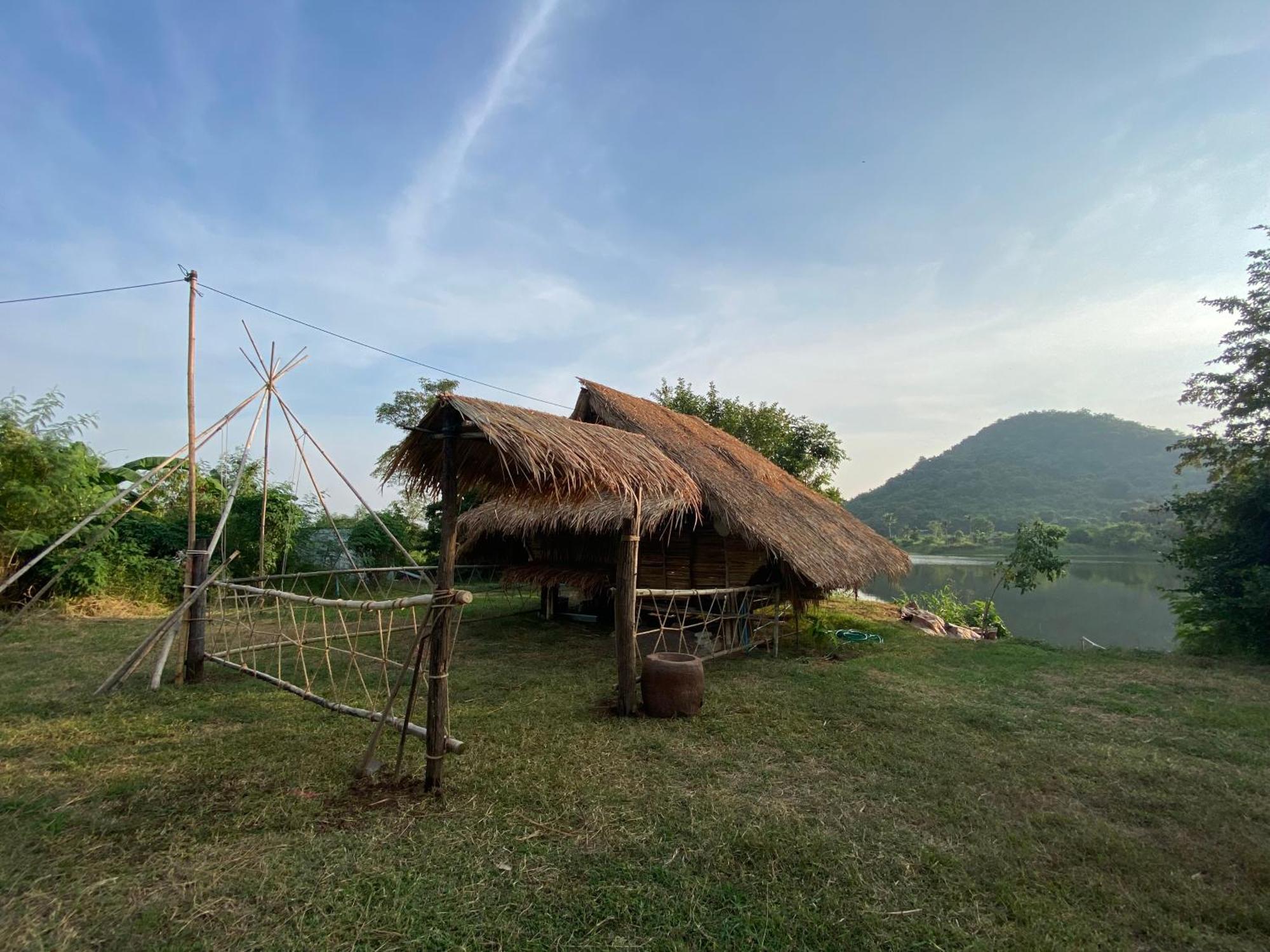 ホテル Royal Mountain Hut Ratchaburi エクステリア 写真