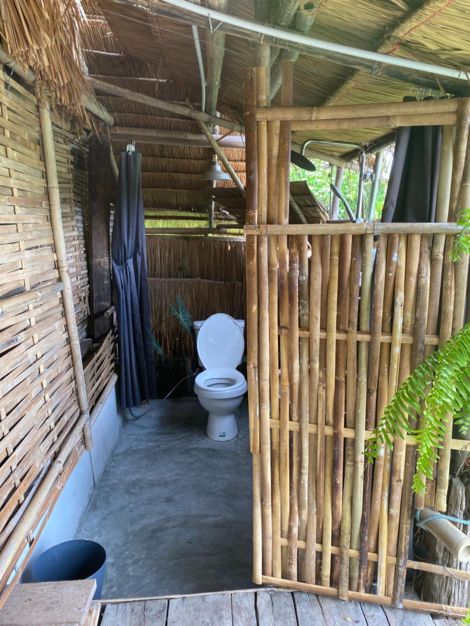 ホテル Royal Mountain Hut Ratchaburi エクステリア 写真